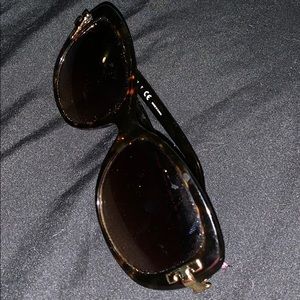 Tory Burch used sunglasses